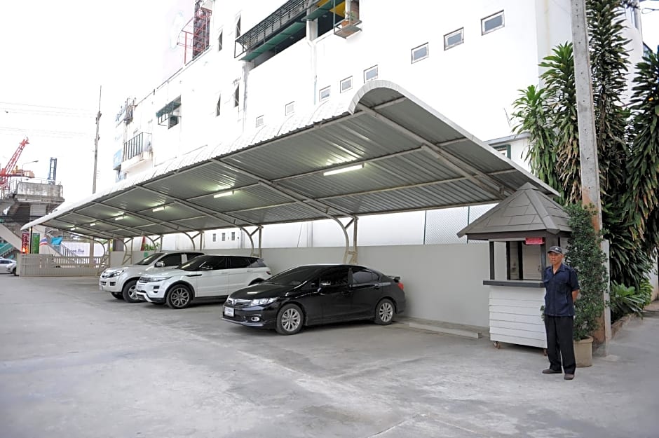 Rhienchai Place Hotel