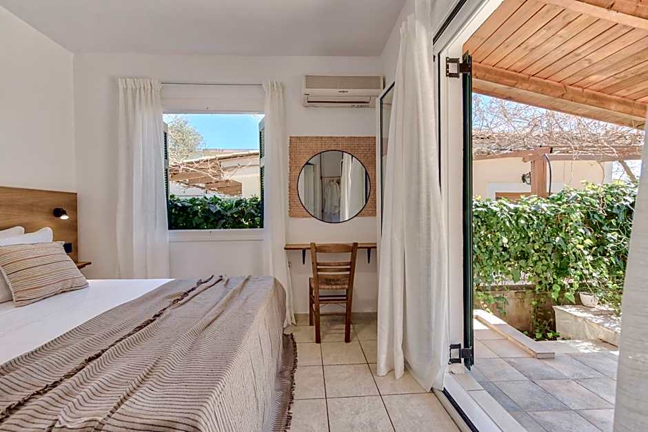 Santa Maroma Rooms & Houses