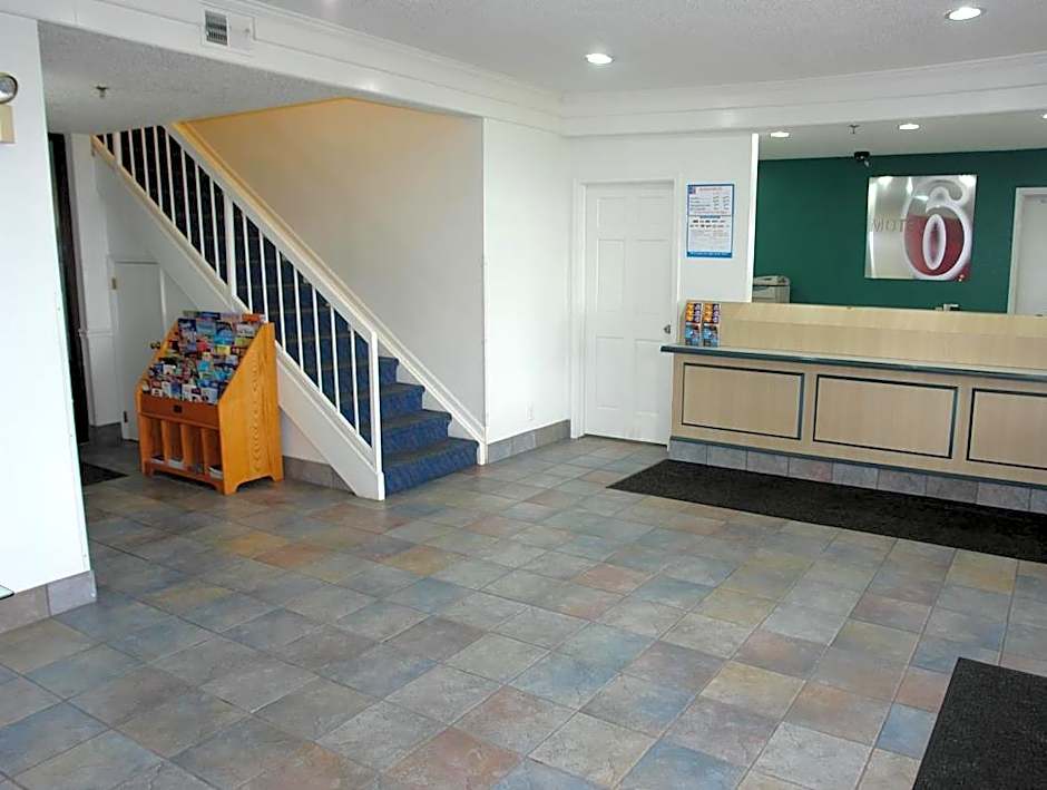Motel 6-Waukegan, IL