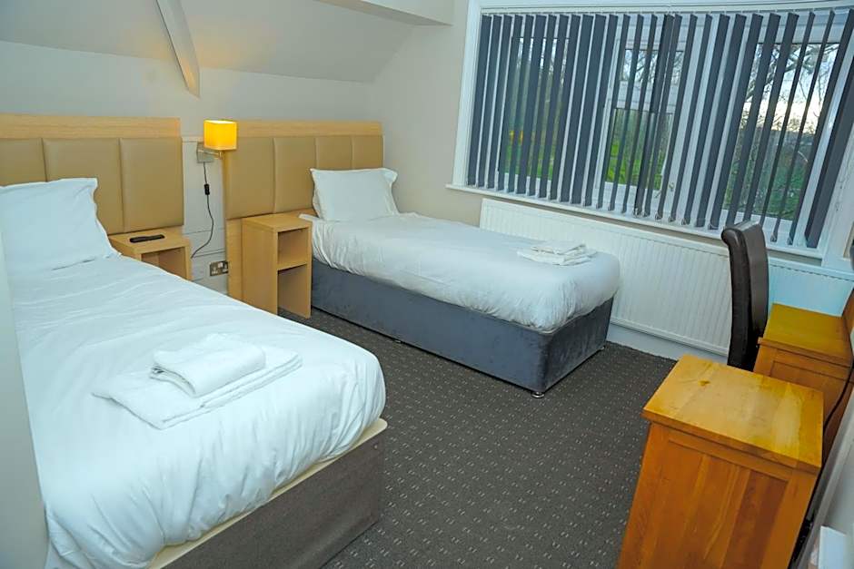 Broadfield Park Hotel by Belvilla
