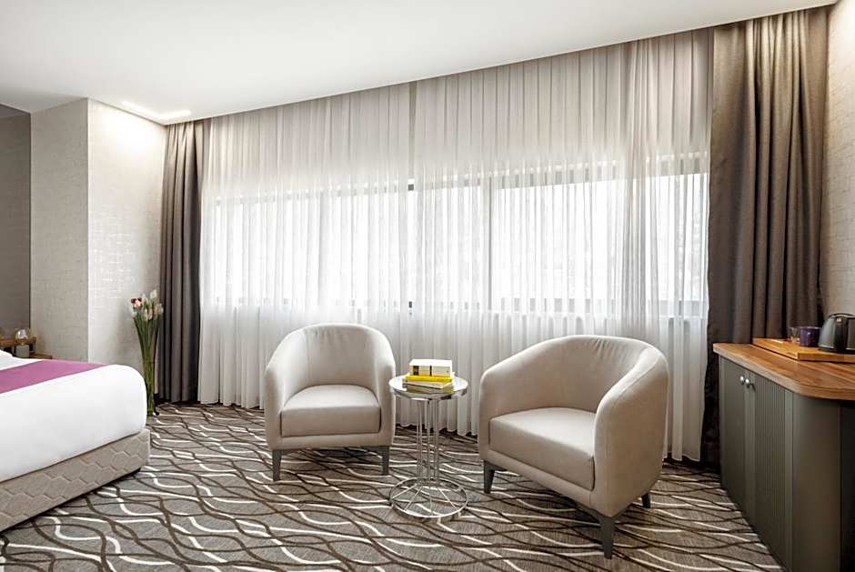 Lilium Hotel & Suites