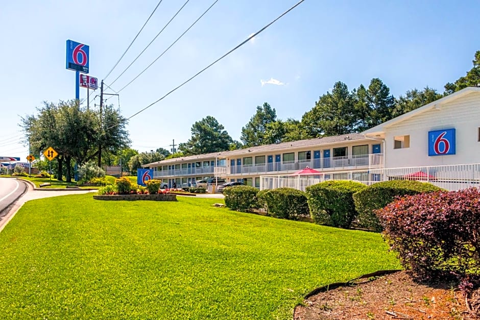 Motel 6-Longview, TX