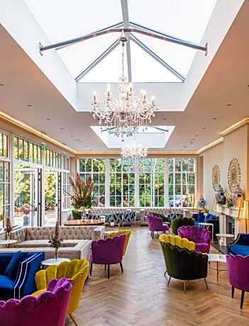 Cork's Vienna Woods Hotel & Villas