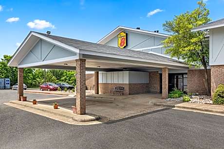 Super 8 by Wyndham Harrison AR