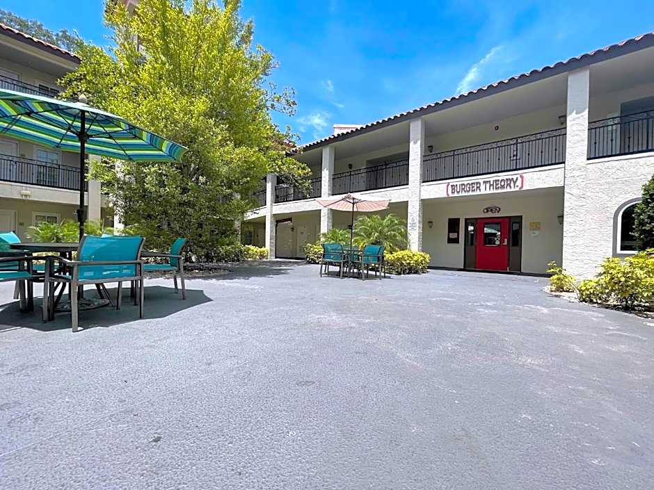 Red Roof PLUS+ & Suites Tampa
