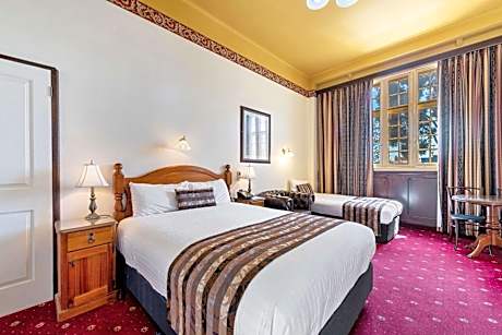 Accessible Queen Room - Non-Smoking