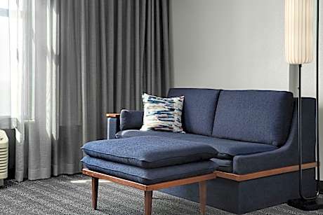Larger Guest room, 1 King