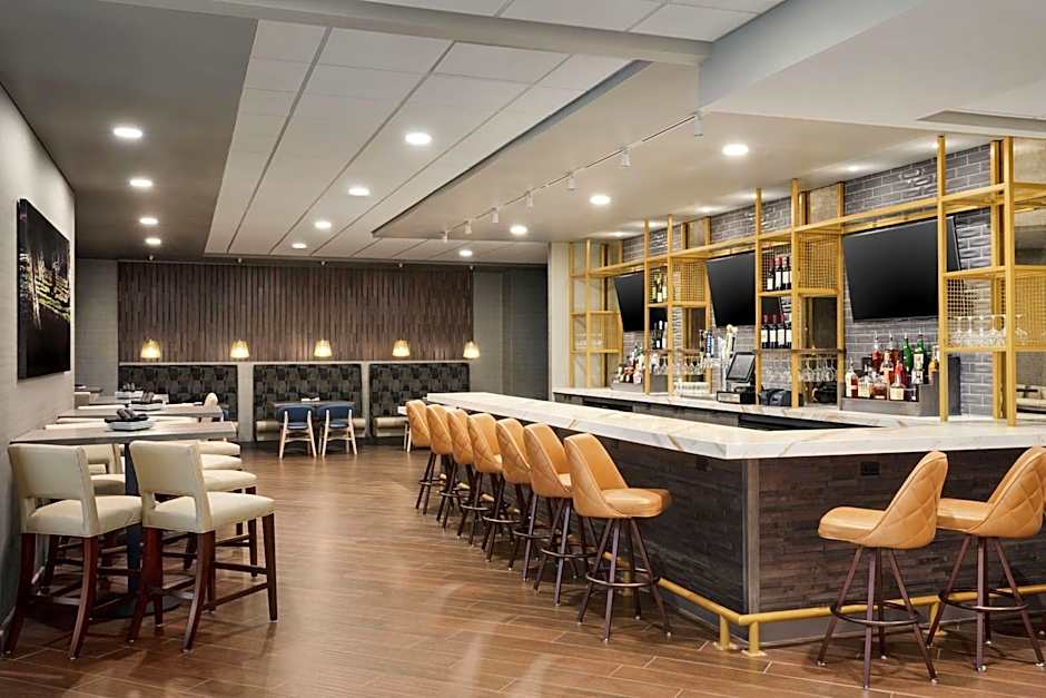 DoubleTree by Hilton St. Paul East