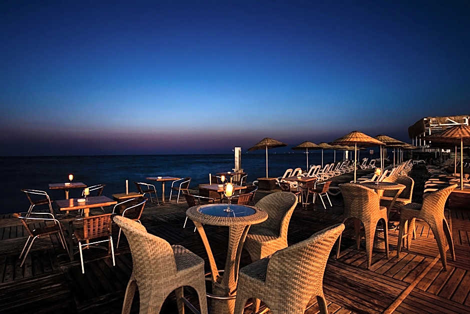 Charisma De Luxe Hotel