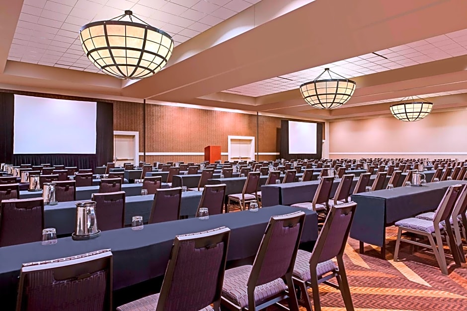Sheraton Overland Park Hotel At The Convention Center