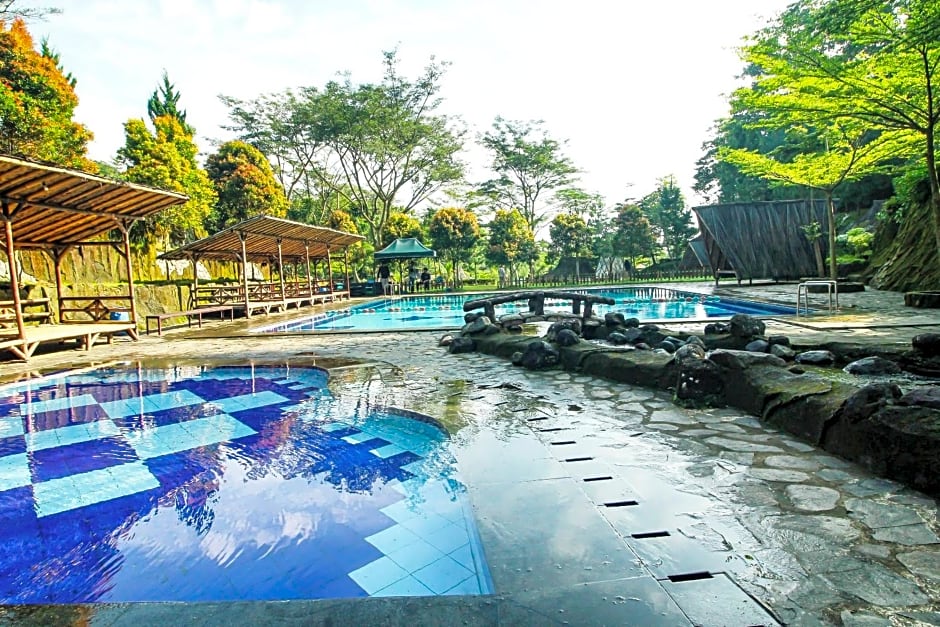 OYO HOMES 91242 Desa Wisata Cibuntu Kuningan Syariah