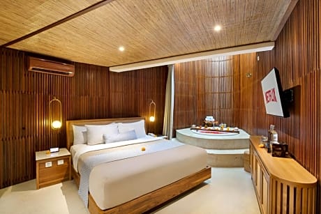 Suite Room with Hot Tub