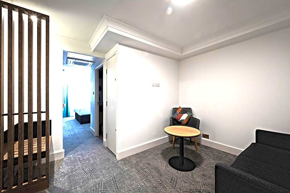 Holiday Inn Cardiff - North M4 By IHG