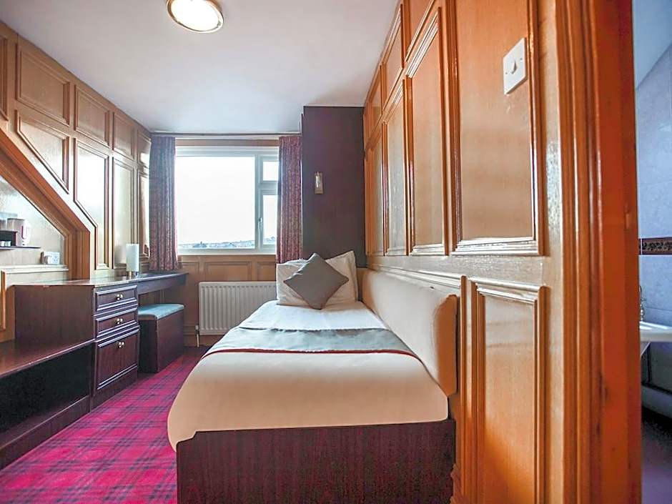 OYO The Rowers Hotel