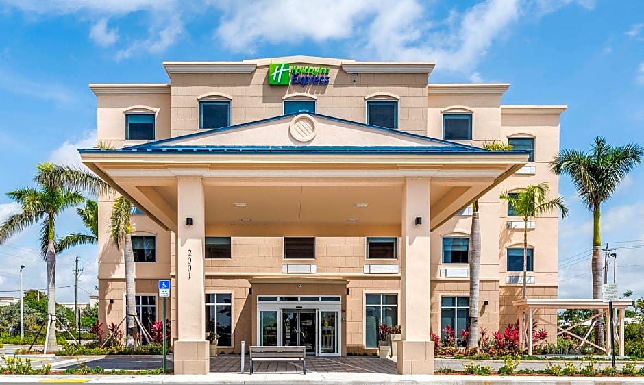 Holiday Inn Express & Suites Boynton Beach East, an IHG Hotel