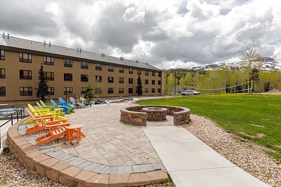 King Suite - 4 Guest - Hot Tub - Pool - Free Shuttle - Cedar Breaks Lodge