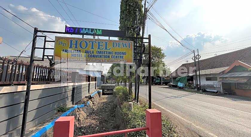 Hotel Dewi near GOR Merdeka Jombang Mitra RedDoorz