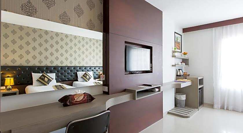 Hemingways Silk Hotel