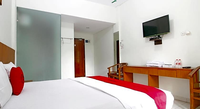 RedDoorz @ Turangga Sari