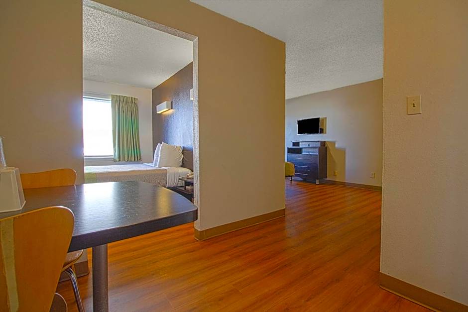 Studio Inn Extended Stay Oklahoma City Airport by OYO