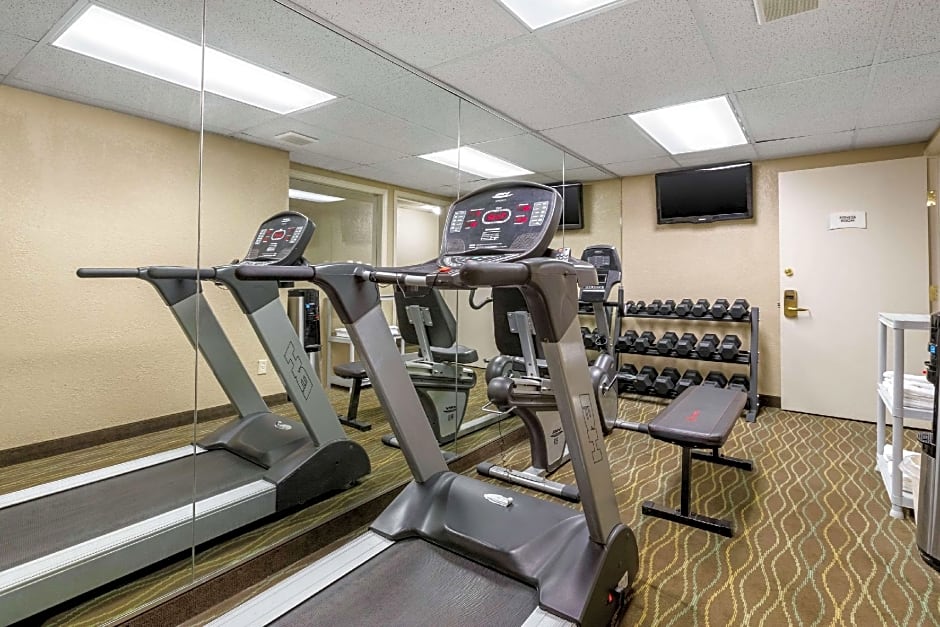 Quality Inn & Suites Des Moines - Merle Hay Road