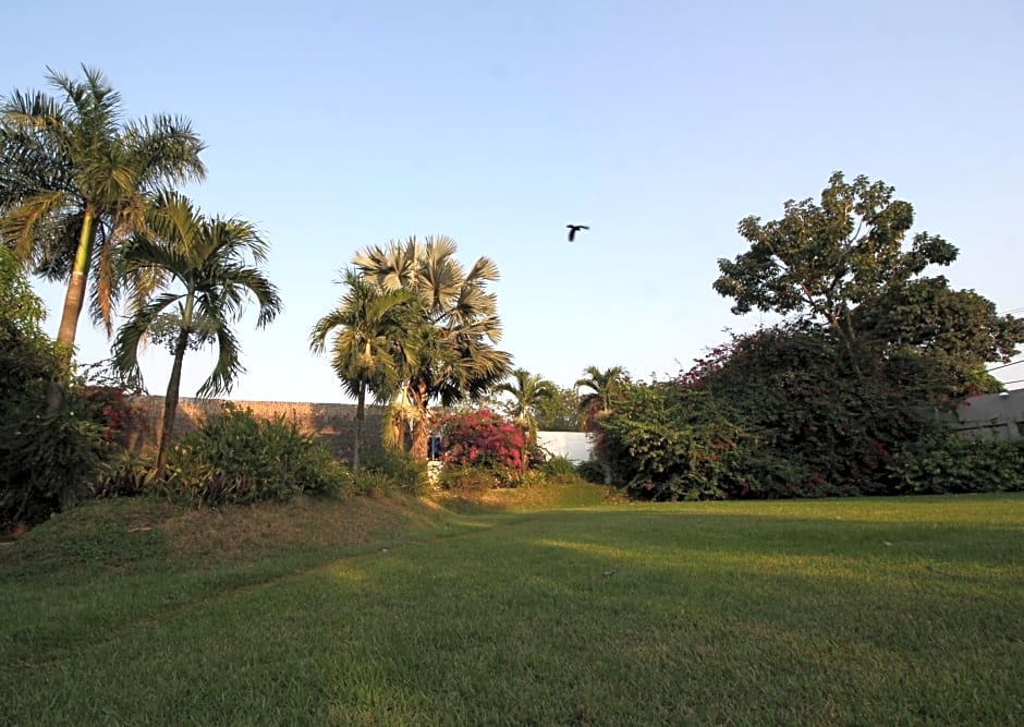 Villa Blanca Suites
