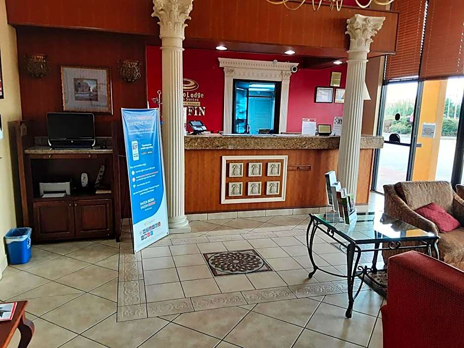 Econo Lodge Inn & Suites