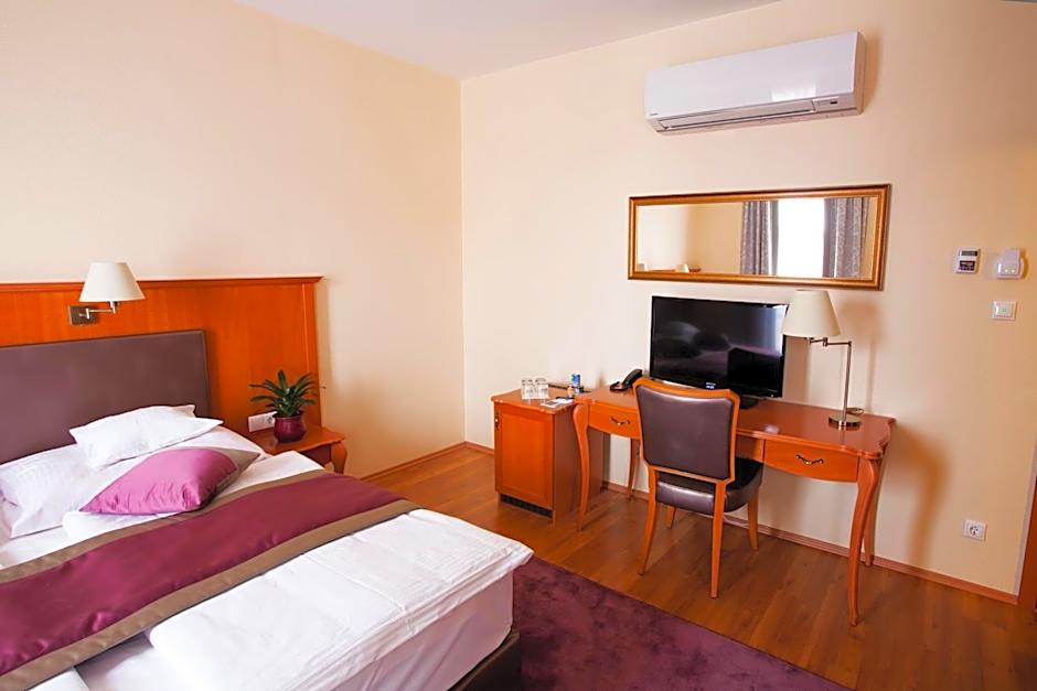 Pannonia Hotel