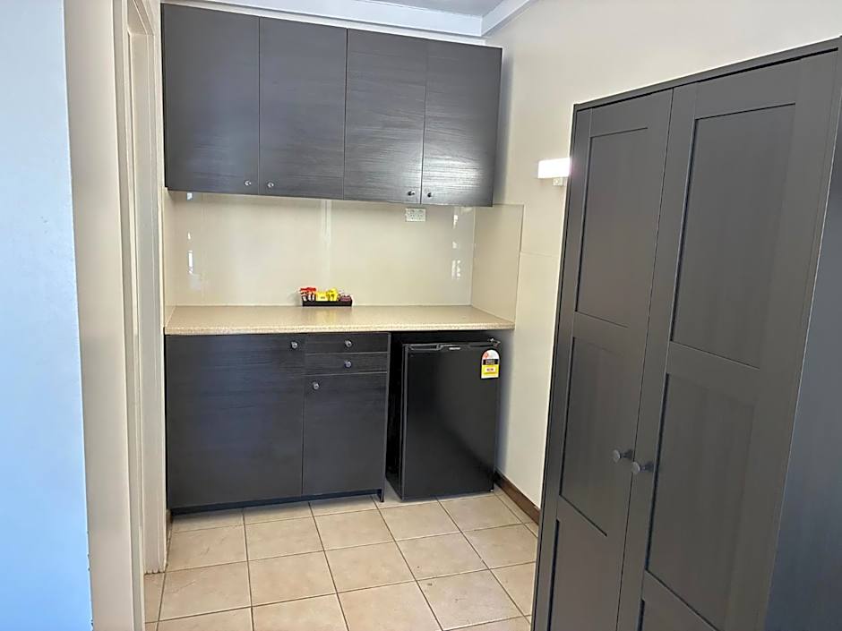 Hi Way Eight Motor Inn