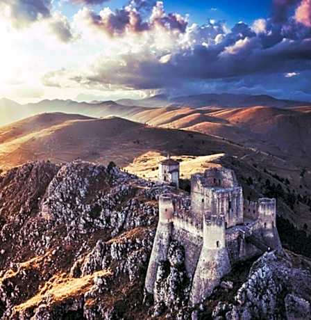 IL BORGO DI ROCCA CALASCIO