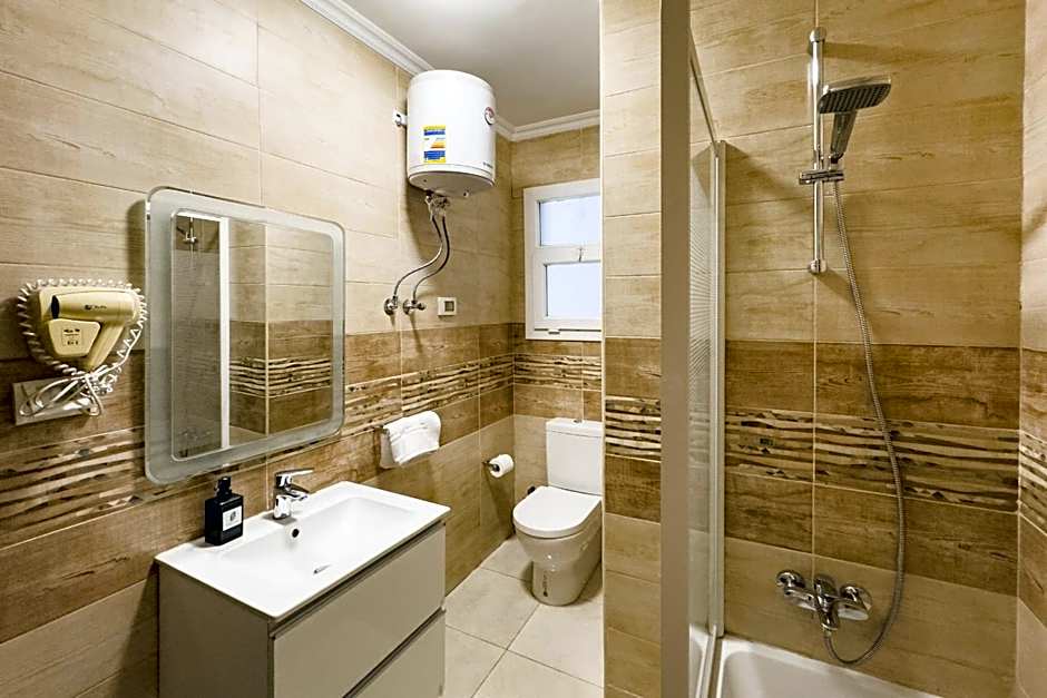 Flattering 2BDR - 5 min to Airport