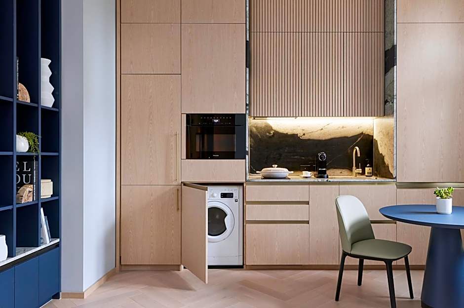 Lanson Place Parliament Gardens