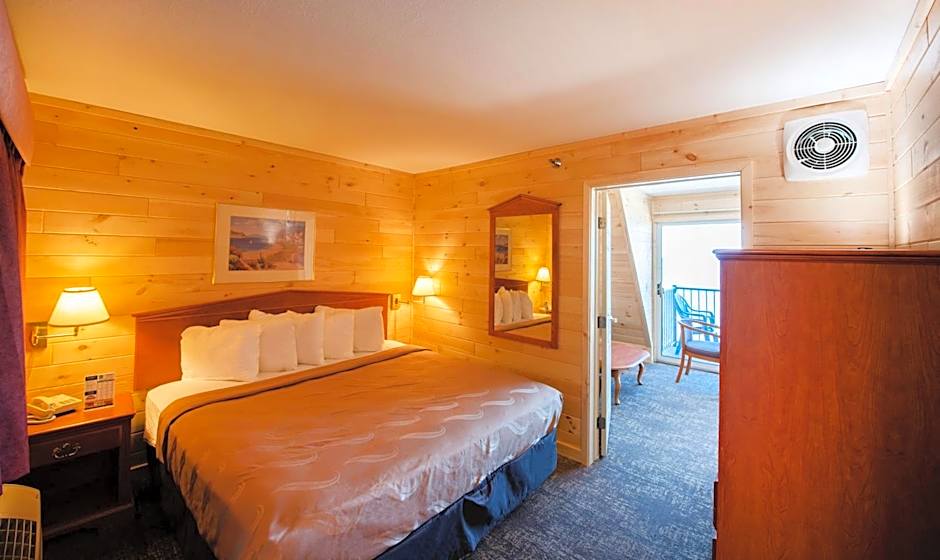 Quality Inn & Suites Mackinaw City Beachfront