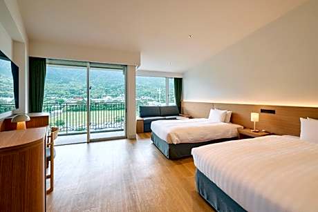 Standard Twin Room with Mountain View