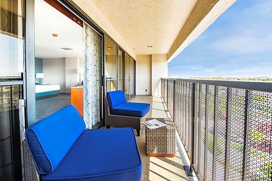 DoubleTree by Hilton Hotel Carson