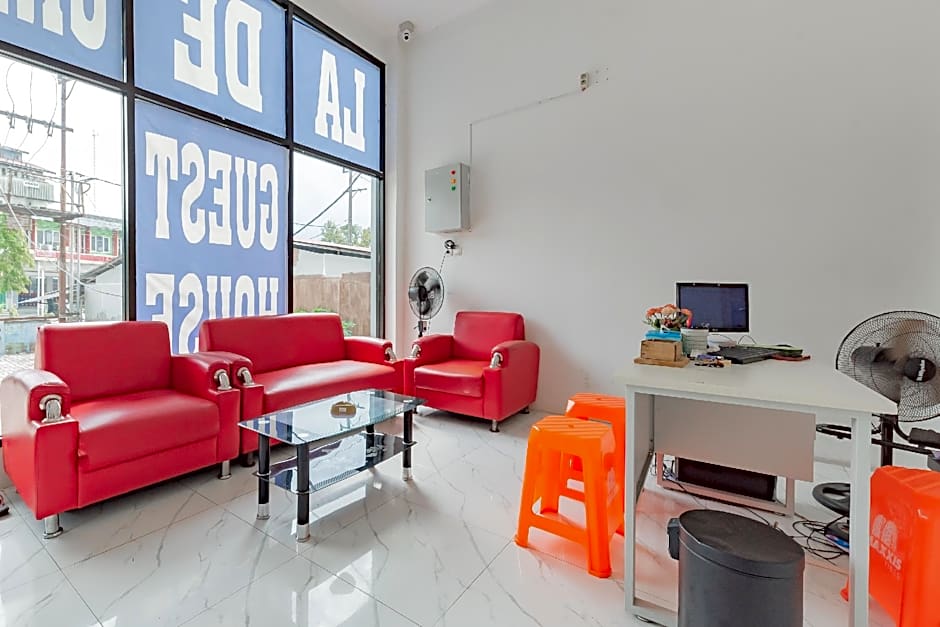 Urbanview Hotel La De Grizz Syariah Sampit by RedDoorz