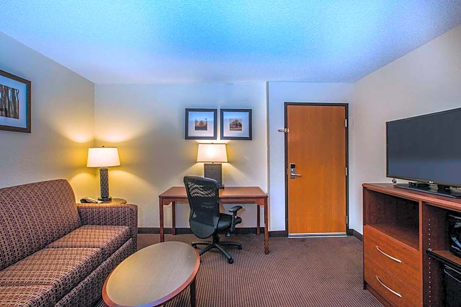 AmericInn by Wyndham Grand Forks