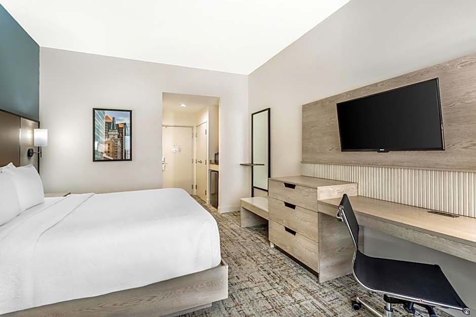 Best Western Plus Airport Inn & Suites