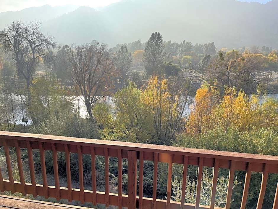 Whispering Pines Lodge