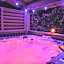 Ryes and Shine Bootlegger's Cabin! Hot Tub* Pool* Arcade* Billiards *EV * Pet Friendly