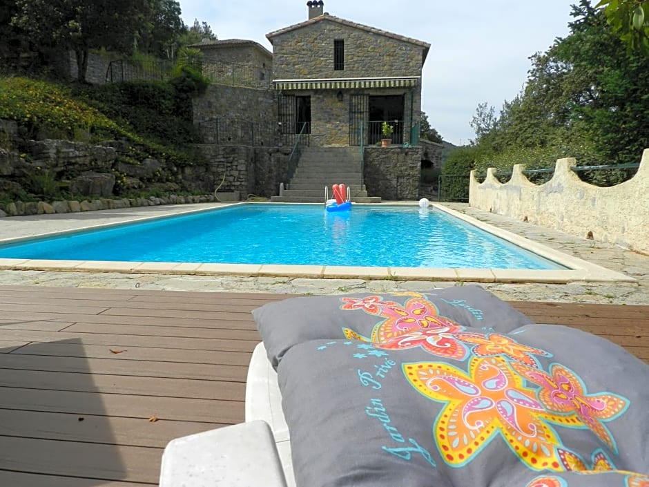 Chambre Cévennes: Piscine, lamas, rivière