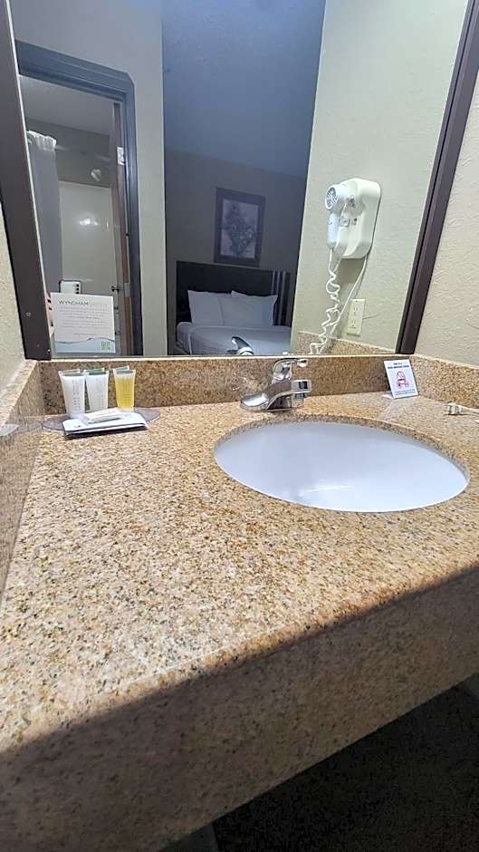 Days Inn by Wyndham Sheridan