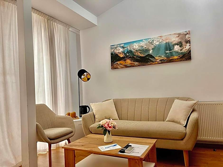 Cozy Hideout - Condo Hotel