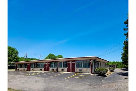 Executive Inn By OYO Queenville Mena