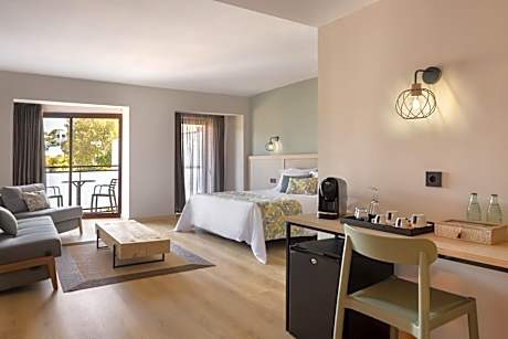 Junior Suite (2 Adults + 1 Child)