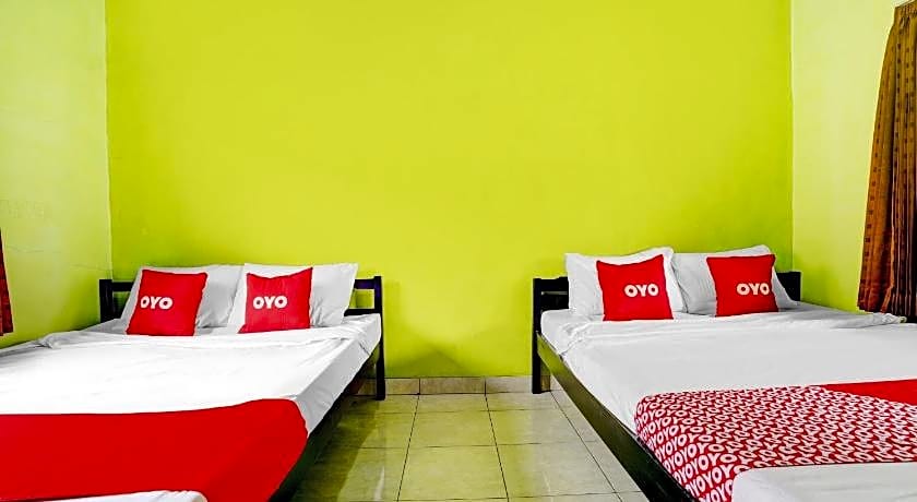 Vaccinated Staff - OYO II3676 Wisma Al-fahmi Syariah