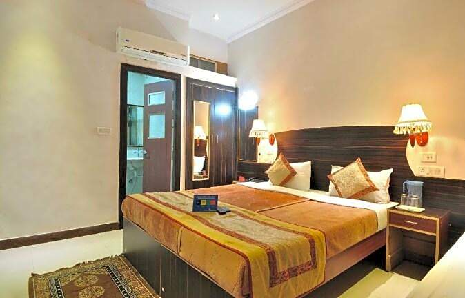 OYO 5539 Merit Hotel                                                                        