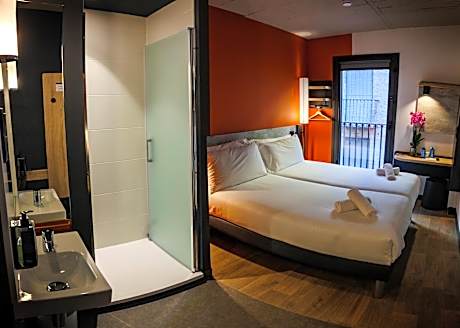 Standard Room with Two Single Beds