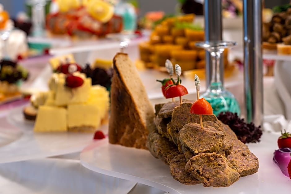 GRAVEL HOTELS SELECT