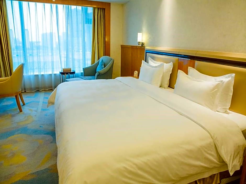 Photo 1 of 7 of Superior 1 King Bed